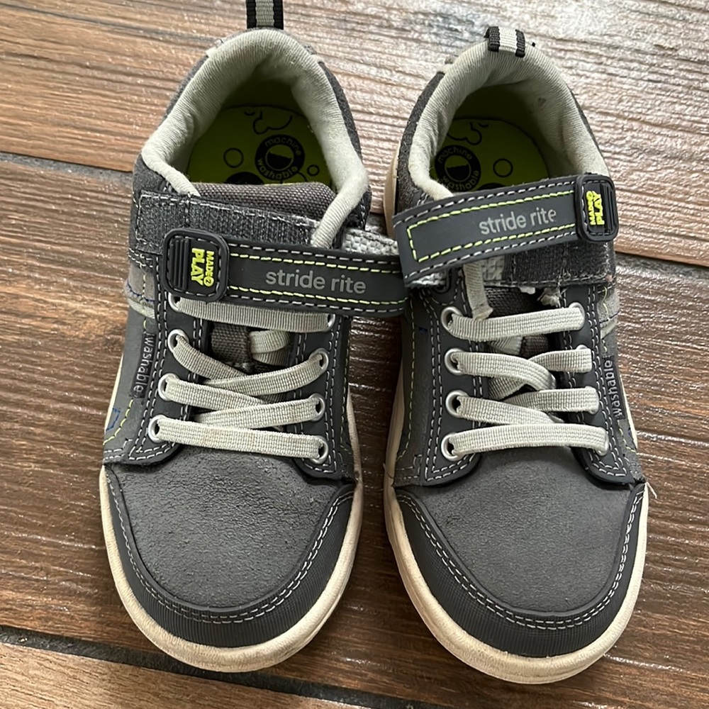 Very good condition-toddler size 9.5w stride rite shoes